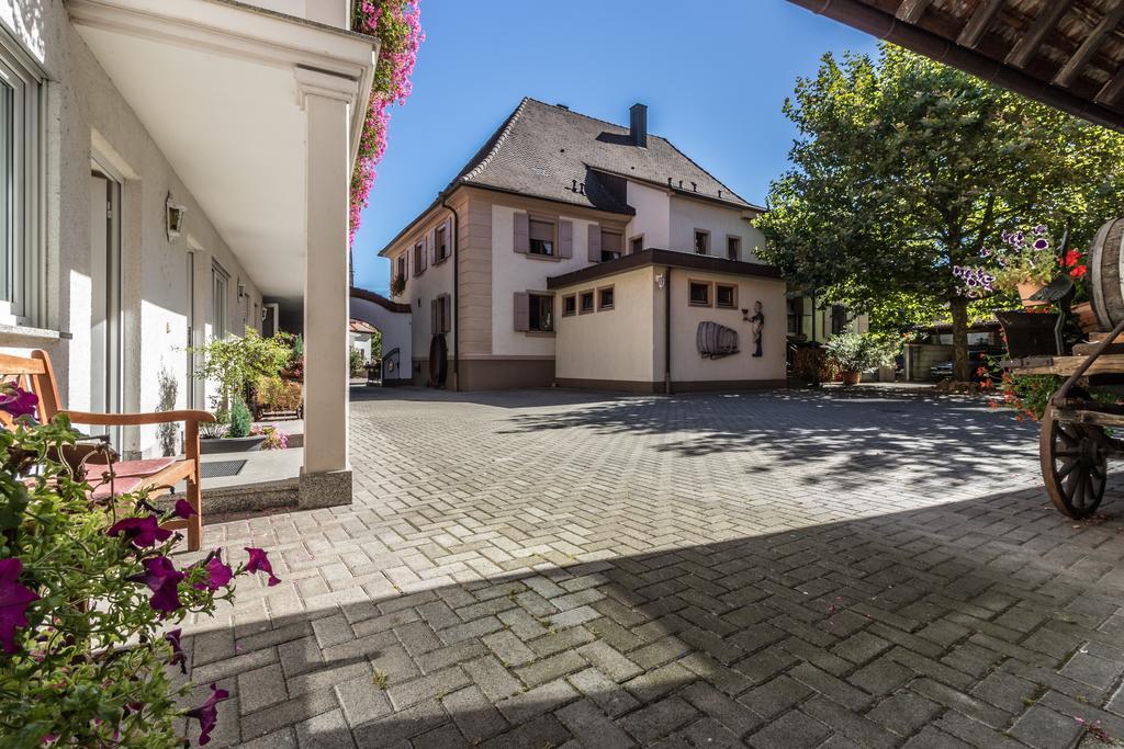 Hotel Loewen Garni Oberrimsingen Exterior foto