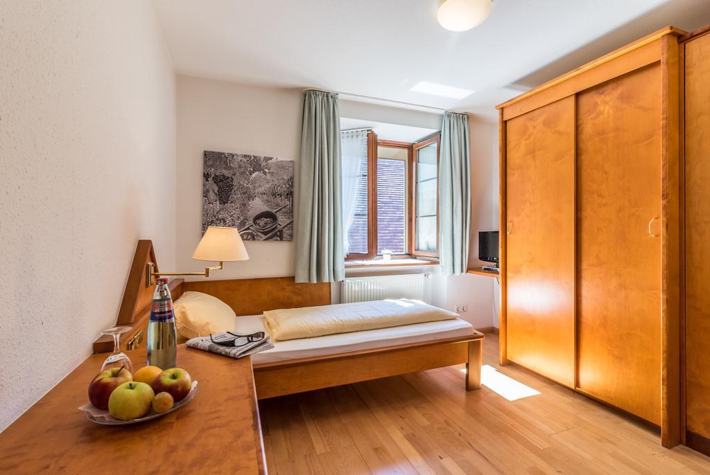 Hotel Loewen Garni Oberrimsingen Habitación foto